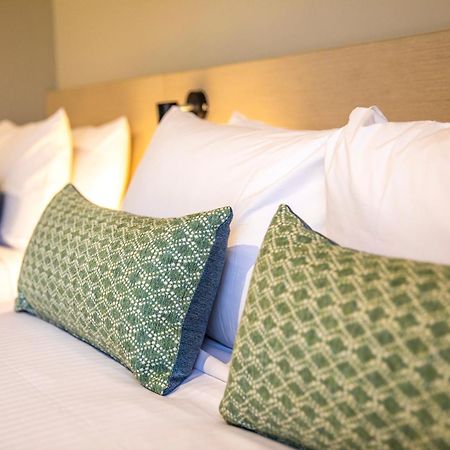 Nightcap At Queens Beach Hotel 보엔 외부 사진